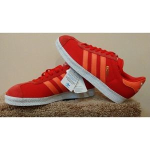 Adidas Red GAZELLE Originals .